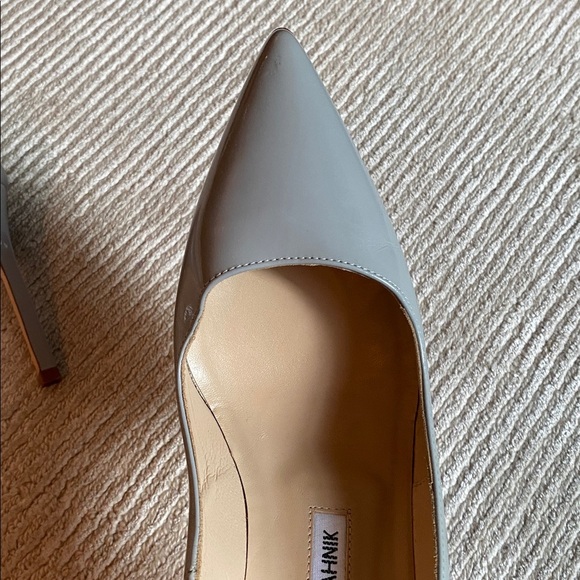 Manolo Blahnik Gray Patent Leather Pointed Pumps Closed Toe Heels Size 7.5 - Picture 11 of 16